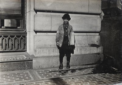 Zeitungsjunge, 1909 von Lewis Wickes Hine